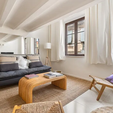 Stylish Duplex In Historic Born Barcelona