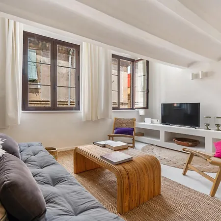 Stylish Duplex In Historic Born